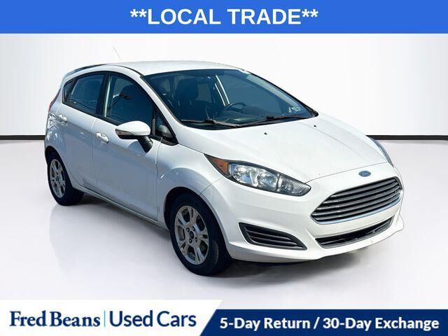 2015 Ford Fiesta SE — photo 1 of 13