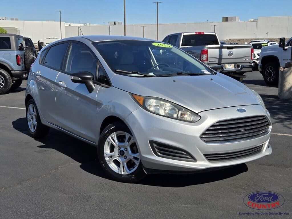 2015 Ford Fiesta SE — photo 1 of 1