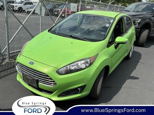 2014 Ford Fiesta SE — photo 1 of 7