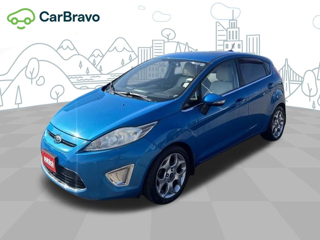 2013 Ford Fiesta Titanium — photo 1 of 6