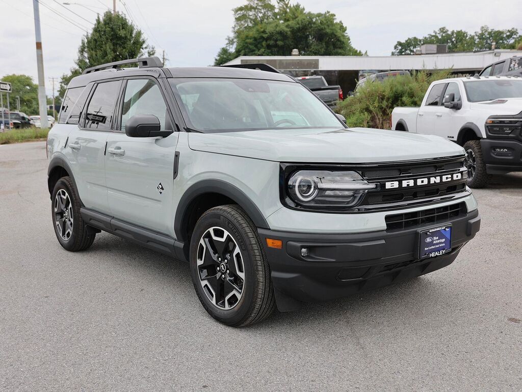 2023 Ford Bronco Sport Outer Banks — photo 1 of 2