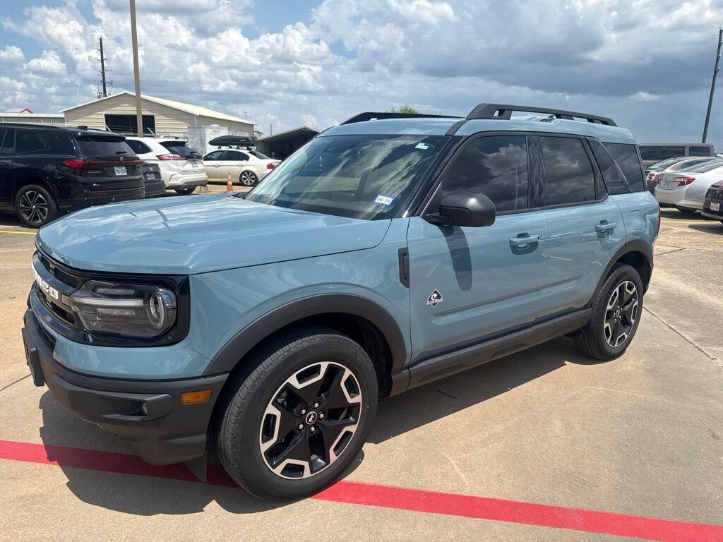 2023 Ford Bronco Sport Outer Banks — photo 1 of 4