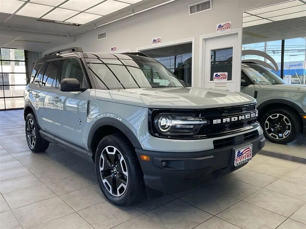 2024 Ford Bronco Sport Outer Banks — photo 1 of 13