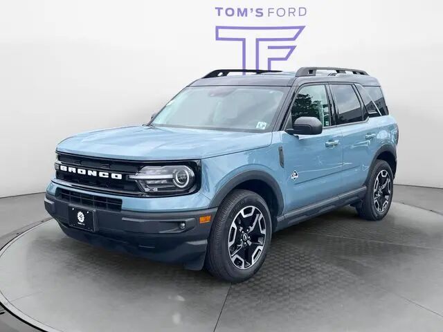 2023 Ford Bronco Sport Outer Banks — photo 1 of 13