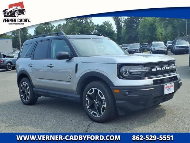 2023 Ford Bronco Sport Outer Banks — photo 1 of 26