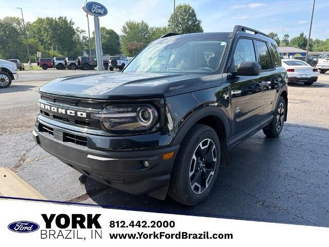 2024 Ford Bronco Sport Outer Banks — photo 1 of 13