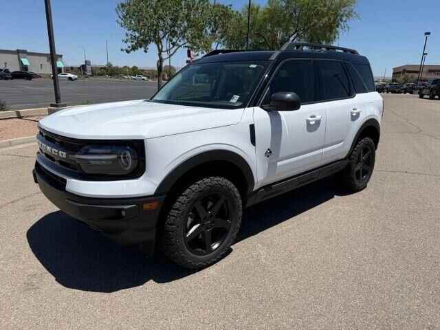 2024 Ford Bronco Sport Outer Banks — photo 1 of 34
