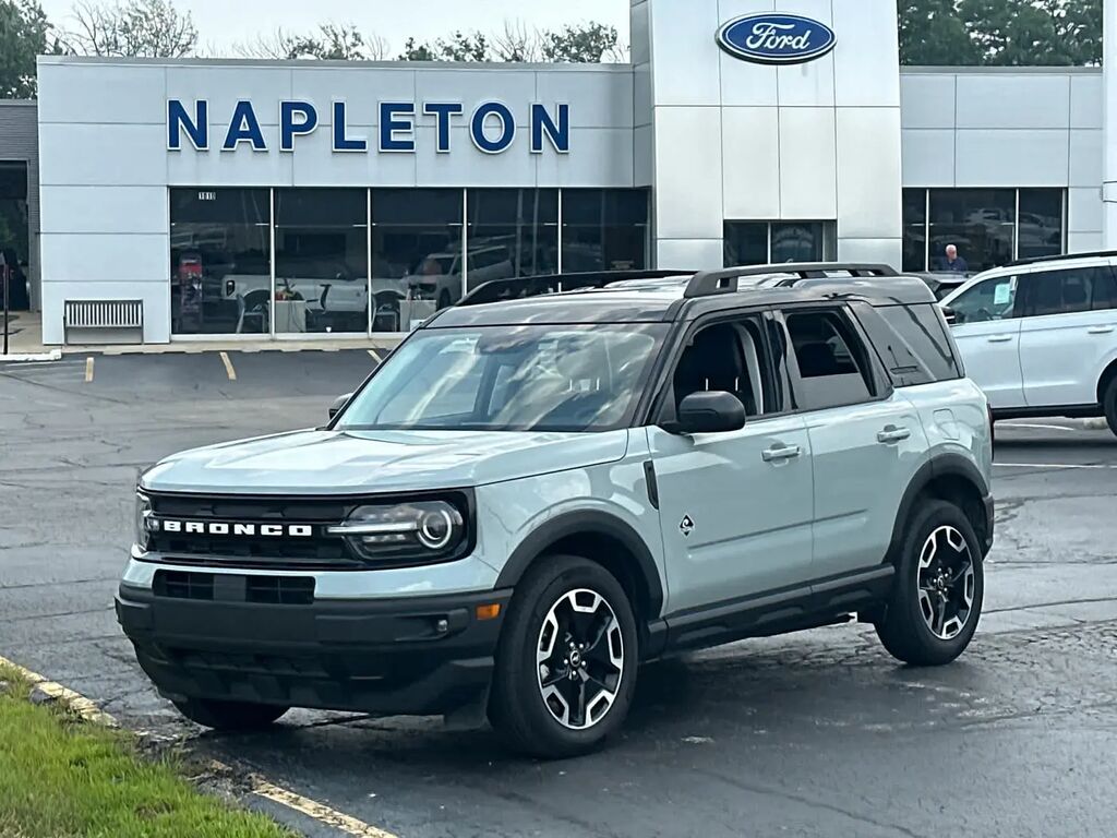 2024 Ford Bronco Sport Outer Banks — photo 1 of 2