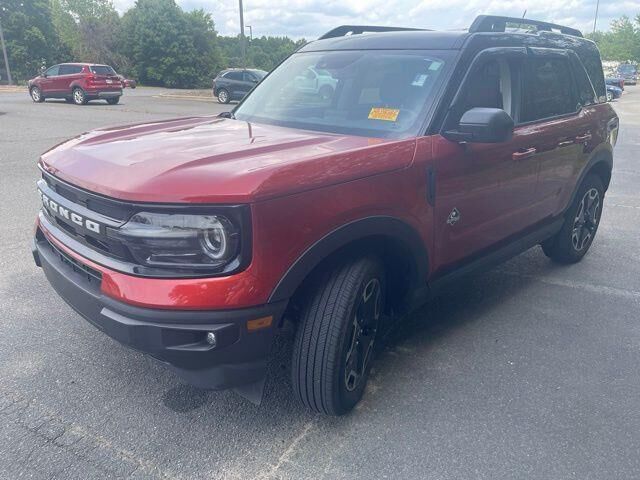 2024 Ford Bronco Sport Outer Banks — photo 1 of 13