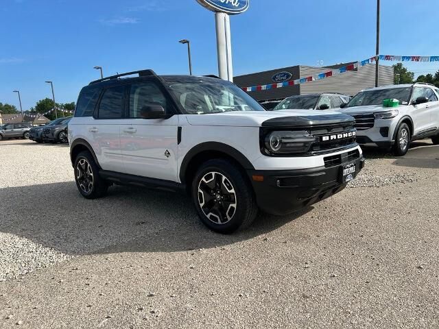 2021 Ford Bronco Sport Outer Banks — photo 1 of 13