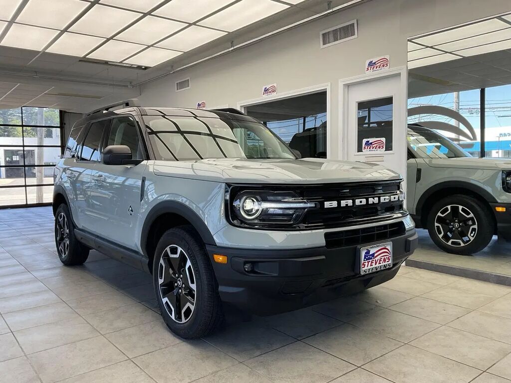 2023 Ford Bronco Sport Outer Banks — photo 1 of 13