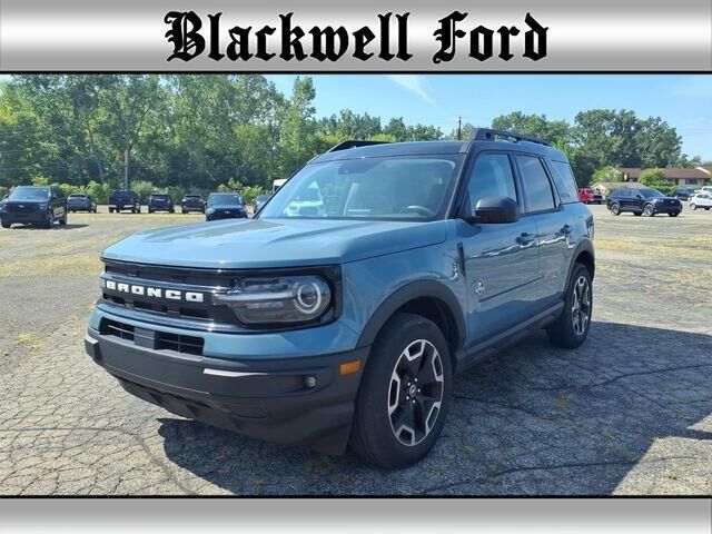 2023 Ford Bronco Sport Outer Banks — photo 1 of 26