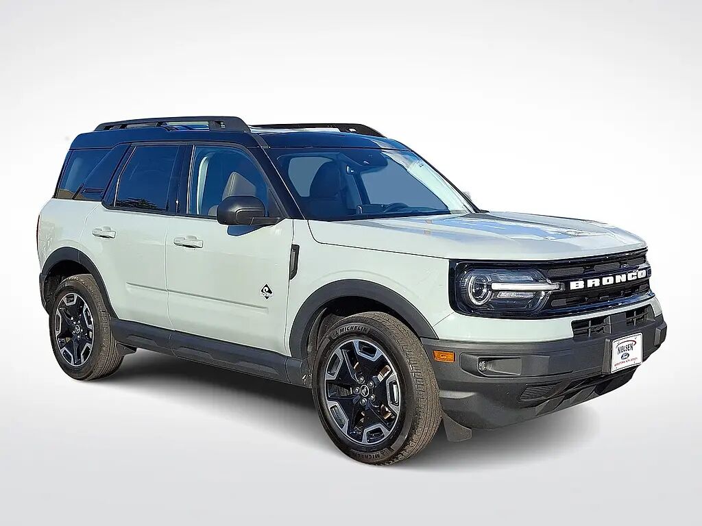 2023 Ford Bronco Sport Outer Banks — photo 1 of 2