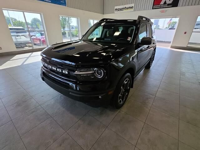 2023 Ford Bronco Sport Outer Banks — photo 1 of 13