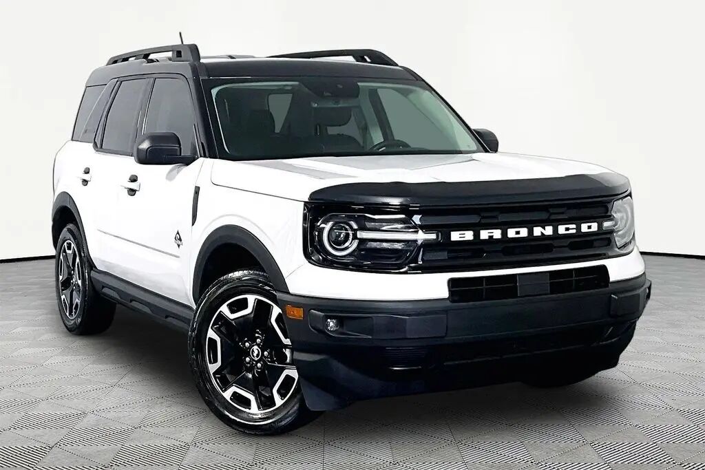 2023 Ford Bronco Sport Outer Banks — photo 1 of 13