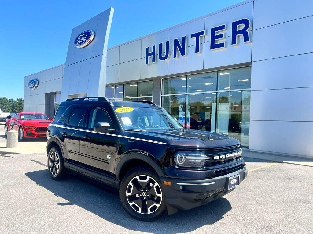 2021 Ford Bronco Sport Outer Banks — photo 1 of 3