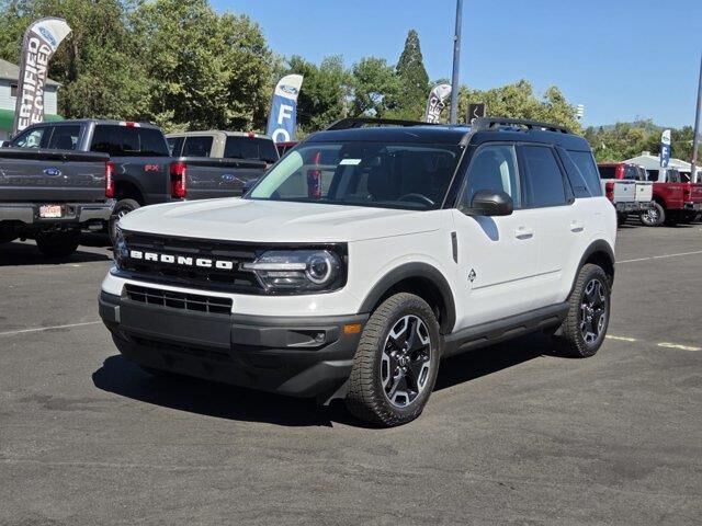 2022 Ford Bronco Sport Outer Banks — photo 1 of 13