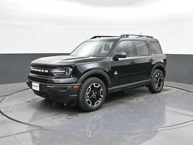 2023 Ford Bronco Sport Outer Banks — photo 1 of 39