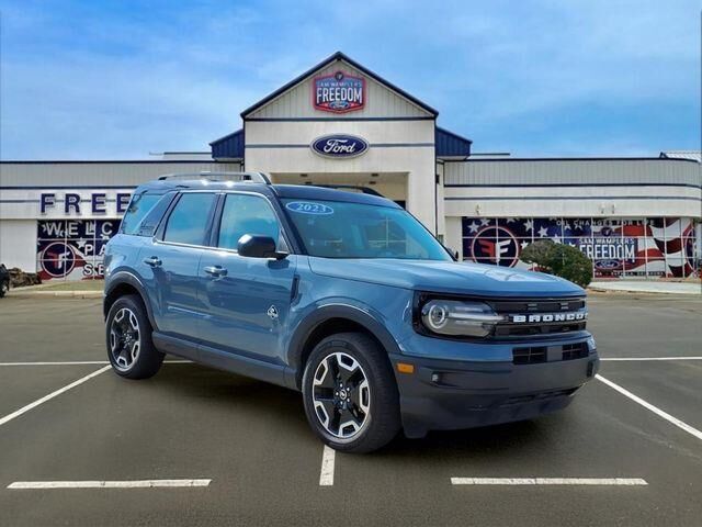2023 Ford Bronco Sport Outer Banks — photo 1 of 13