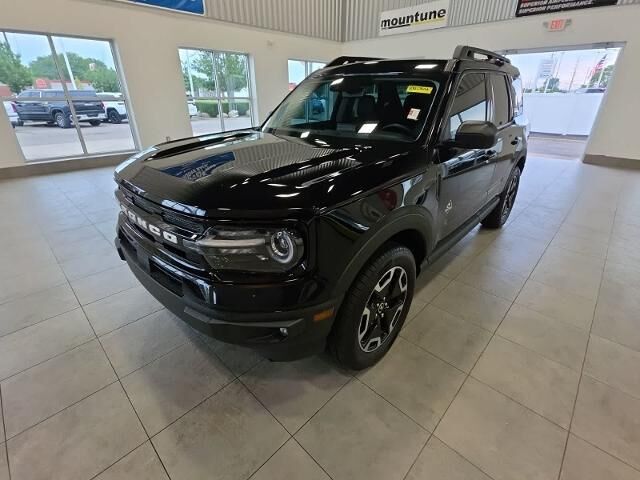2024 Ford Bronco Sport Outer Banks — photo 1 of 26