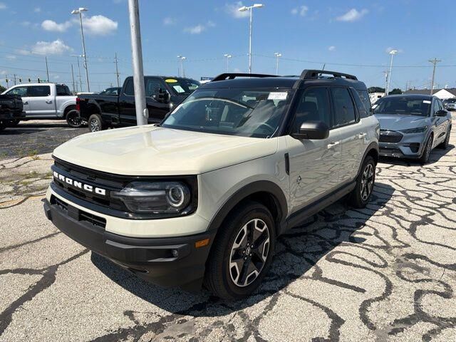 2024 Ford Bronco Sport Outer Banks — photo 1 of 65