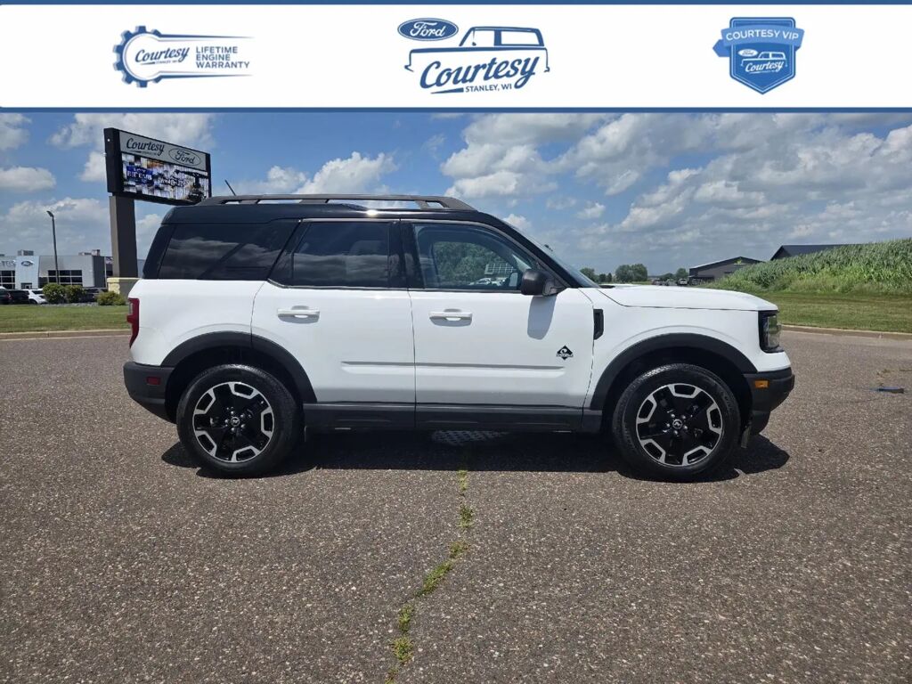 2023 Ford Bronco Sport Outer Banks — photo 1 of 26