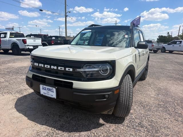 2024 Ford Bronco Sport Outer Banks — photo 1 of 13