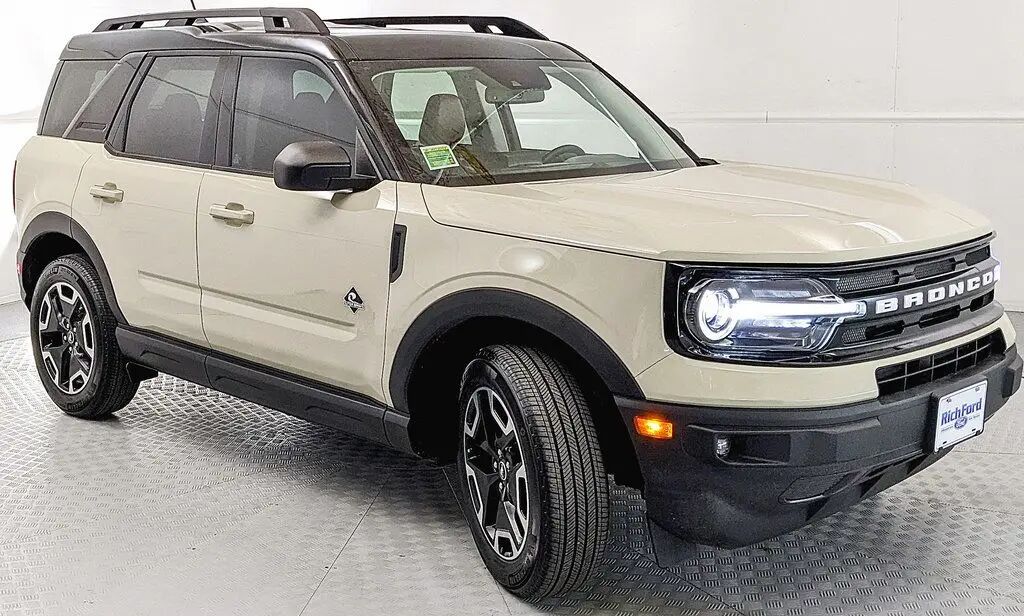 2024 Ford Bronco Sport Outer Banks — photo 1 of 13