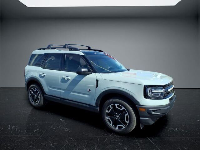 2023 Ford Bronco Sport Outer Banks — photo 1 of 13