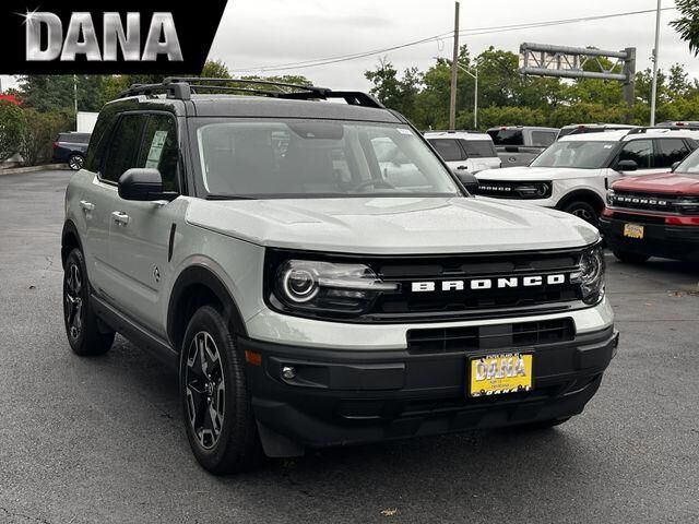 2023 Ford Bronco Sport Outer Banks — photo 1 of 26