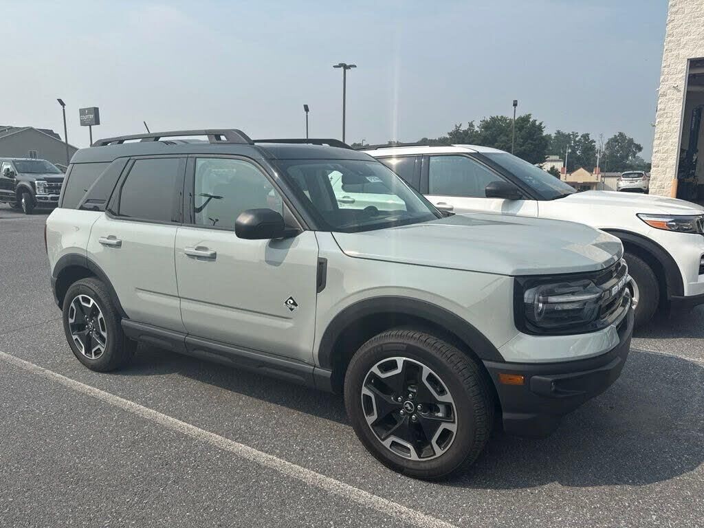 2024 Ford Bronco Sport Outer Banks — photo 1 of 2
