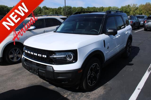 2025 Ford Bronco Sport Outer Banks — photo 1 of 10