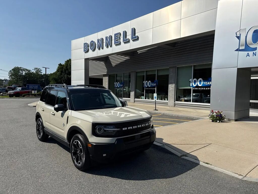 2025 Ford Bronco Sport Outer Banks — photo 1 of 14