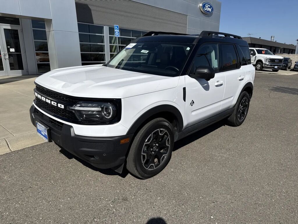 2025 Ford Bronco Sport Outer Banks — photo 1 of 13