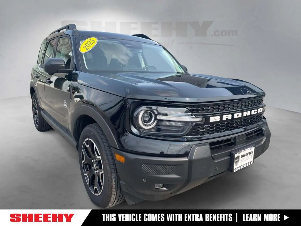 2025 Ford Bronco Sport Outer Banks — photo 1 of 21