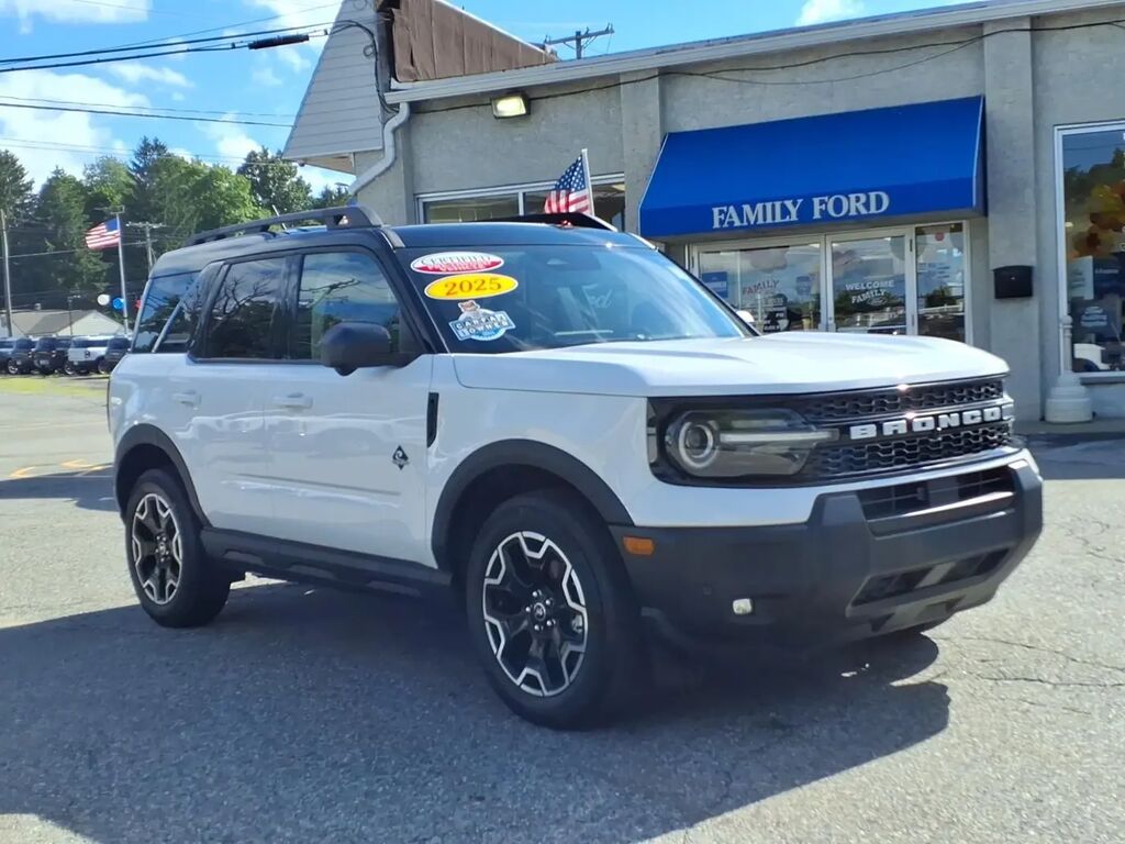 2025 Ford Bronco Sport Outer Banks — photo 1 of 26