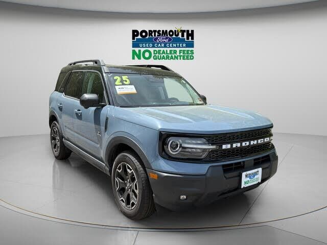 2025 Ford Bronco Sport Outer Banks — photo 1 of 2