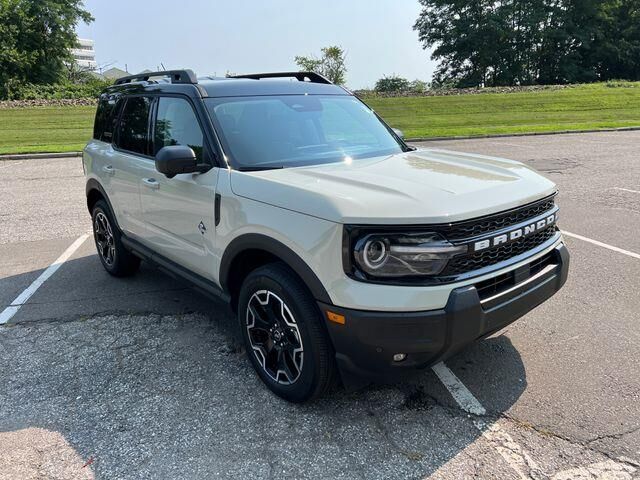 2025 Ford Bronco Sport Outer Banks — photo 1 of 26