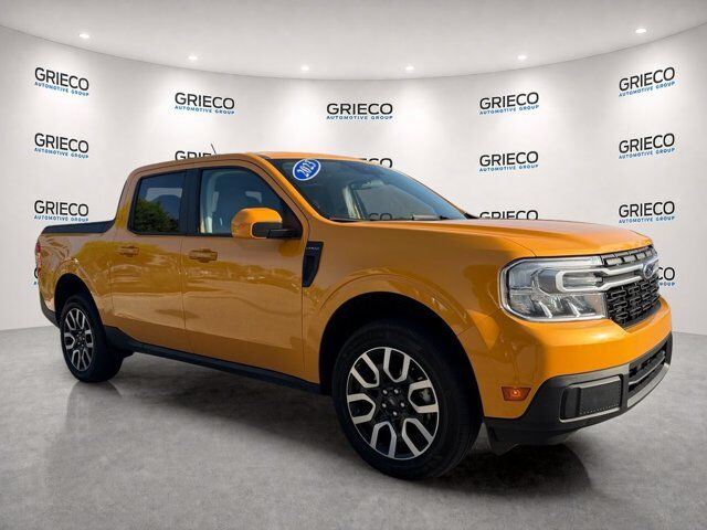 2023 Ford Maverick LARIAT — photo 1 of 2