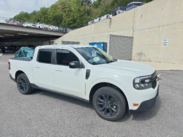 2024 Ford Maverick Lariat — photo 1 of 11