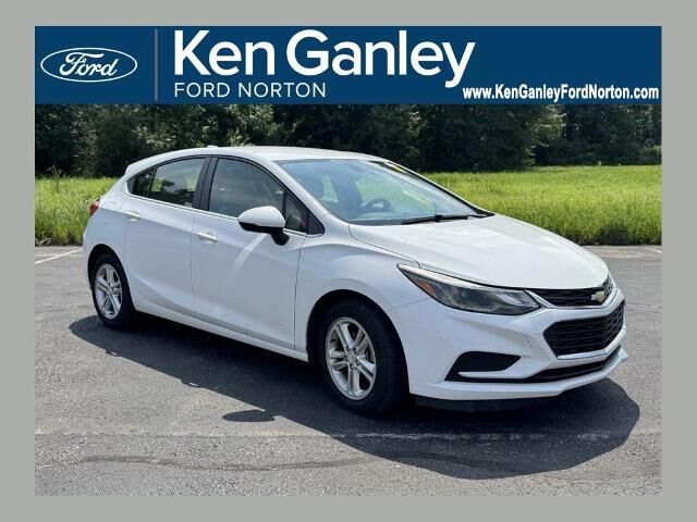 2017 Chevrolet Cruze LT Auto — photo 1 of 26