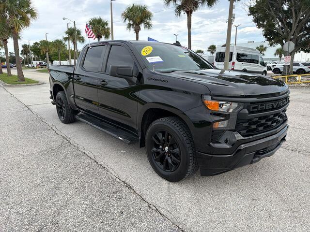 2023 Chevrolet Silverado 1500 Custom — photo 1 of 13