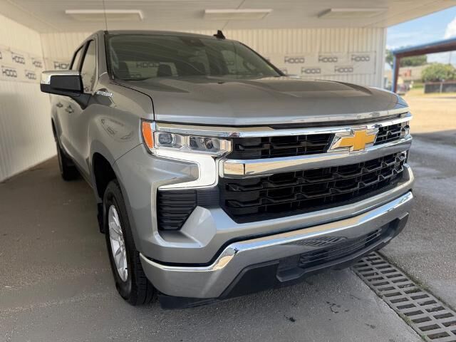 2025 Chevrolet Silverado 1500 LT — photo 1 of 13