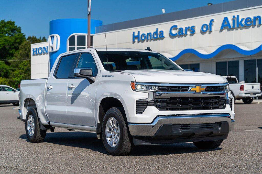2025 Chevrolet Silverado 1500 LT — photo 1 of 4