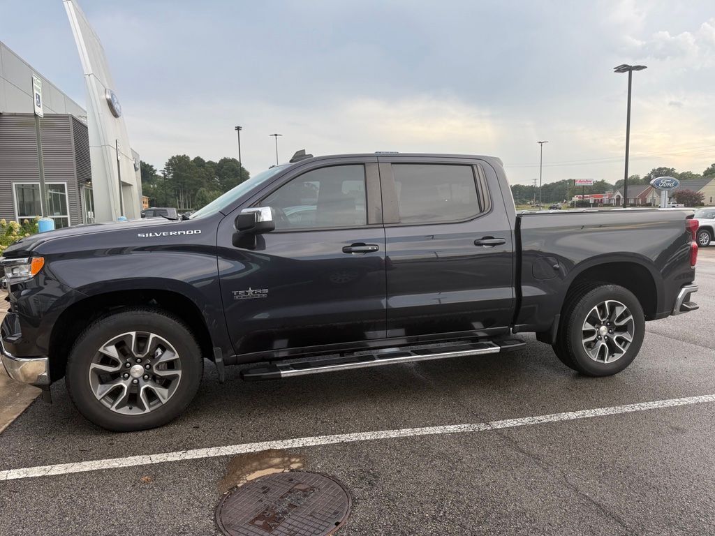 2024 Chevrolet Silverado 1500 LT — photo 1 of 13