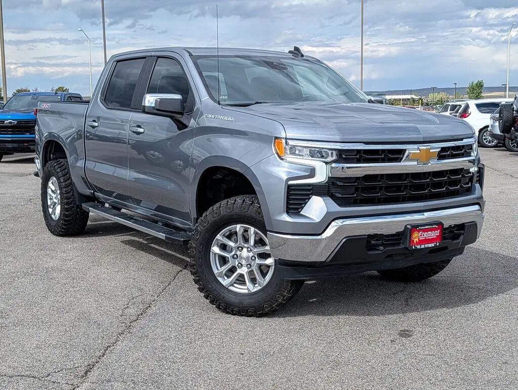 2024 Chevrolet Silverado 1500 LT — photo 1 of 14