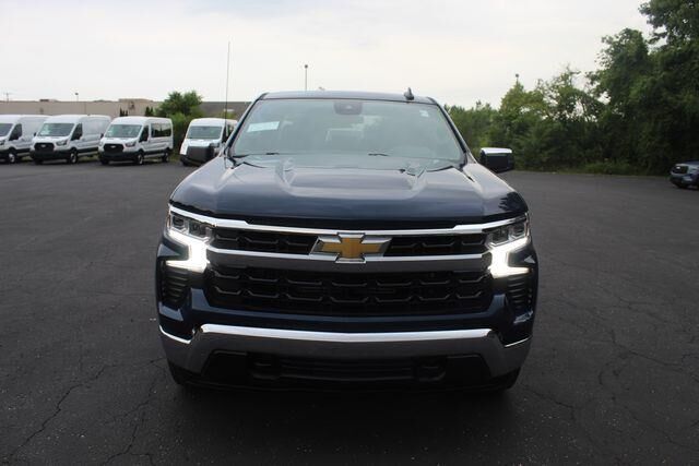 2023 Chevrolet Silverado 1500 LT — photo 1 of 25