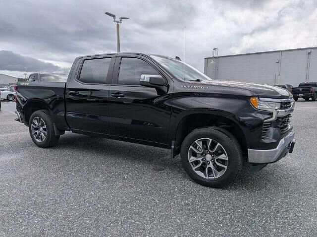 2022 Chevrolet Silverado 1500 LT — photo 1 of 51