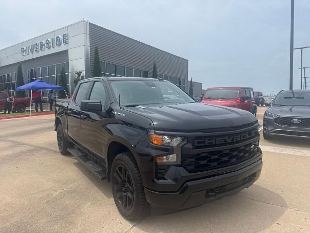 2025 Chevrolet Silverado 1500 Custom — photo 1 of 13