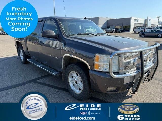 2011 Chevrolet Silverado 1500 LT — photo 1 of 26